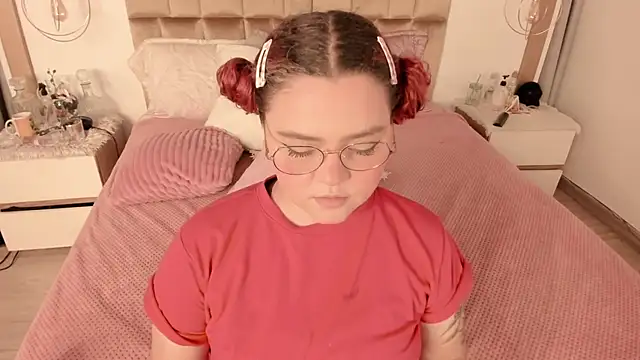 Snapshot of Twwiiggy chatting on March 14, 8:06 pm Twwiiggy online show from March 14, 8:06 pm