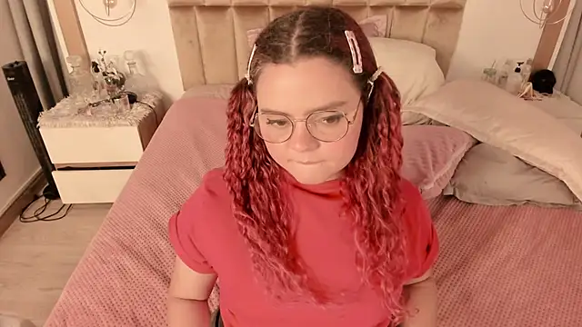 Snapshot of Twwiiggy chatting on March 15, 2:14 am Twwiiggy online show from March 15, 2:14 am