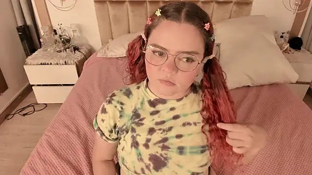 Snapshot of Twwiiggy chatting on March 17, 3:14 am Twwiiggy online show from March 17, 3:14 am