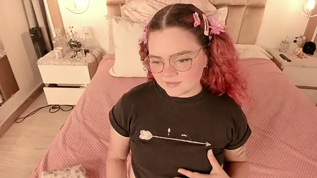 Snapshot of Twwiiggy chatting on March 18, 8:04 pm Twwiiggy online show from March 18, 8:04 pm