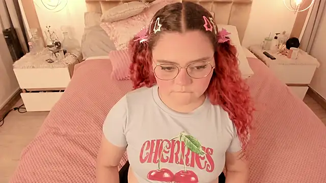 Snapshot of Twwiiggy chatting on March 19, 8:00 pm Twwiiggy online show from March 19, 8:00 pm