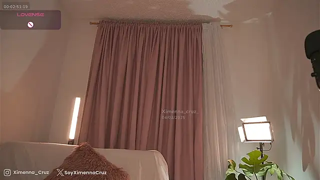 Ximenna Cruz online show from February 5, 12:10 am