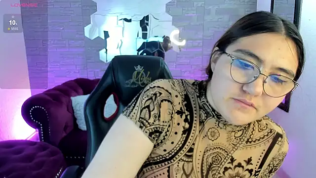 Snapshot of conniejames_m chatting on November 15, 12:34 pm conniejames m online show from November 15, 12:34 pm