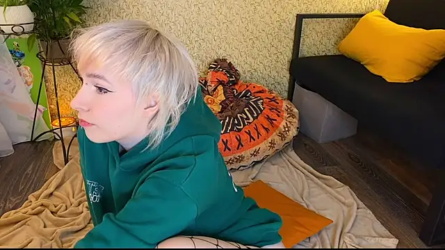 EmmyAmbros online show from December 16, 9:58 am