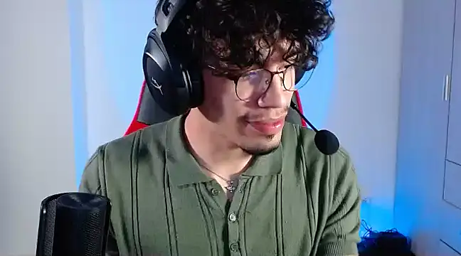 Snapshot of BigDragonBoy chatting on March 19, 10:31 pm BigDragonBoy online show from March 19, 10:31 pm