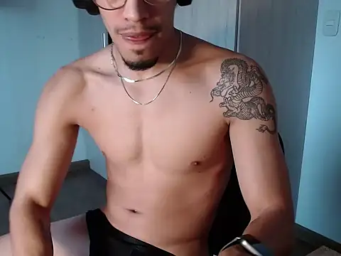 Snapshot of BigDragonBoy chatting on February 16, 10:28 pm BigDragonBoy online show from February 16, 10:28 pm