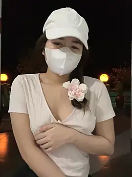 BabyThree  online show from December 26, 1:21 pm