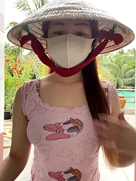 BabyThree  online show from November 12, 8:15 am