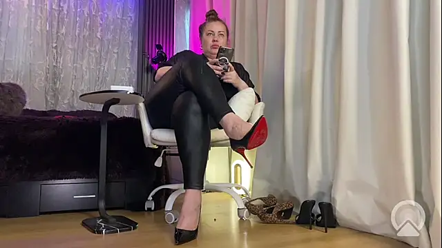 misskaassandraa online show from July 26, 10:55 am