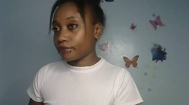 Snapshot of laetitia_ chatting on March 6, 11:42 pm laetitia online show from March 6, 11:42 pm