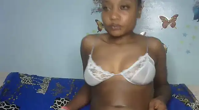 Snapshot of laetitia_ chatting on March 7, 8:22 pm laetitia online show from March 7, 8:22 pm