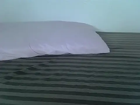 Snapshot of laetitia_ chatting on October 12, 10:58 am laetitia online show from October 12, 10:58 am