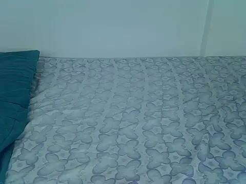 Snapshot of laetitia_ chatting on October 17, 1:03 pm laetitia online show from October 17, 1:03 pm