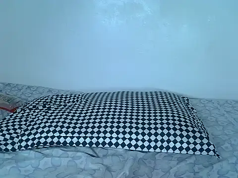 Snapshot of laetitia_ chatting on October 18, 1:08 am laetitia online show from October 18, 1:08 am