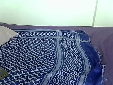 Snapshot of laetitia_ chatting on October 22, 12:38 pm laetitia online show from October 22, 12:38 pm