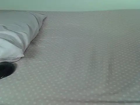 Snapshot of laetitia_ chatting on October 23, 2:27 pm laetitia online show from October 23, 2:27 pm