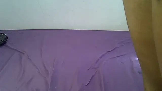 Snapshot of laetitia_ chatting on April 9, 11:04 am laetitia online show from April 9, 11:04 am