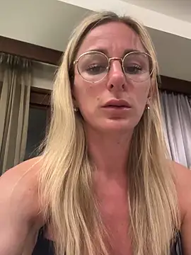 Snapshot of Liana_Lou chatting on March 30, 2:18 pm Liana Lou online show from March 30, 2:18 pm