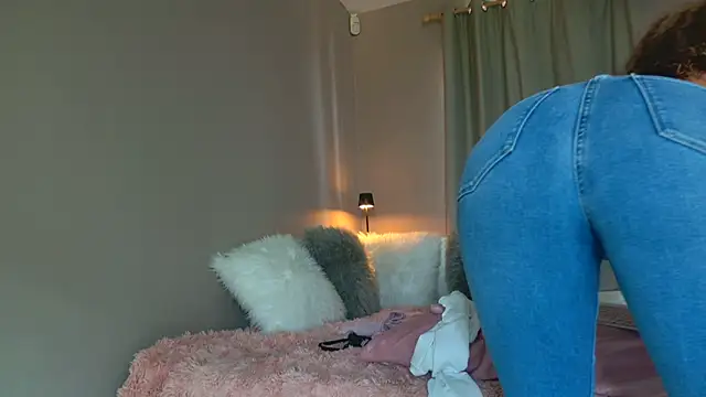 KatBigBum online show from July 13, 8:28 am