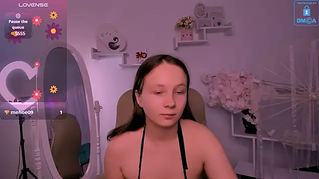 Snapshot of Ketrin_n_ chatting on February 4, 1:38 pm Ketrin n online show from February 4, 1:38 pm