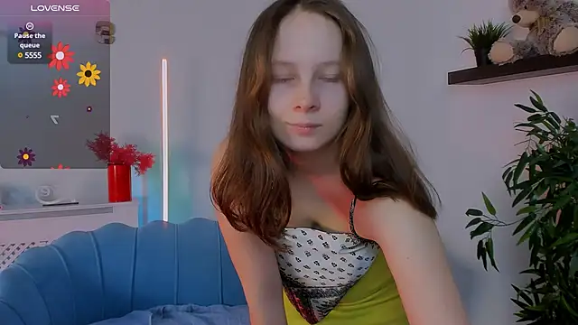 Snapshot of Ketrin_n_ chatting on February 5, 6:24 am Ketrin n online show from February 5, 6:24 am