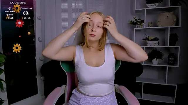 Snapshot of Ketrin_n_ chatting on November 9, 6:12 am Ketrin n online show from November 9, 6:12 am