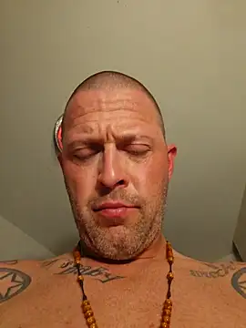 Snapshot of LongandEasy77 chatting on December 22, 10:12 am LongandEasy77 online show from December 22, 10:12 am