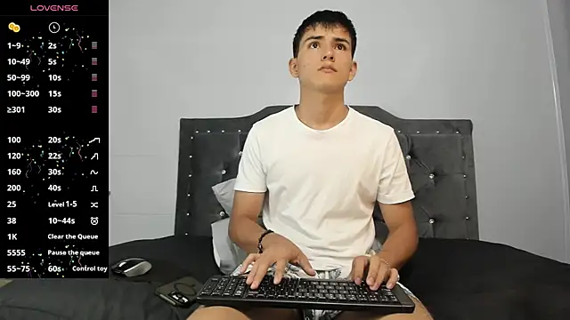 Snapshot of Jacobb_Lee chatting on December 3, 7:33 pm Jacobb Lee online show from December 3, 7:33 pm