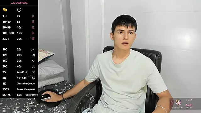 Snapshot of Jacobb_Lee chatting on December 17, 9:05 pm Jacobb Lee online show from December 17, 9:05 pm