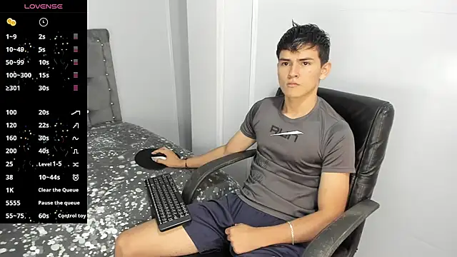 Snapshot of Jacobb_Lee chatting on December 21, 6:02 pm Jacobb Lee online show from December 21, 6:02 pm