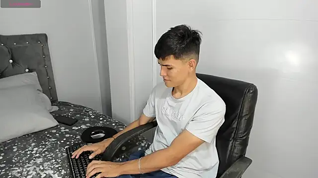 Snapshot of Jacobb_Lee chatting on December 27, 7:35 pm Jacobb Lee online show from December 27, 7:35 pm