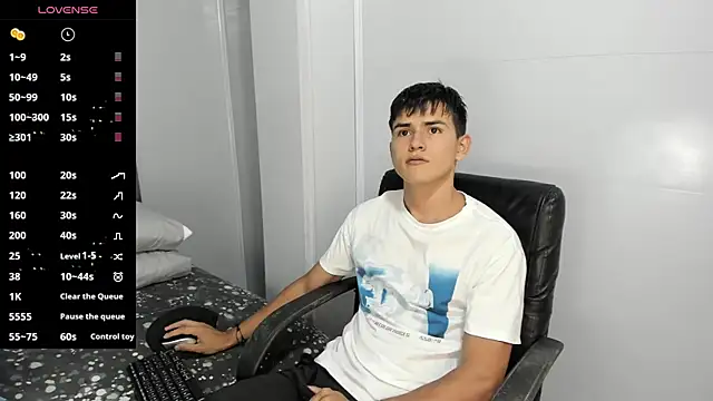 Snapshot of Jacobb_Lee chatting on January 13, 7:53 pm Jacobb Lee online show from January 13, 7:53 pm