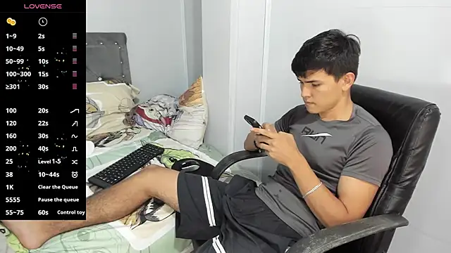 Snapshot of Jacobb_Lee chatting on January 23, 8:24 pm Jacobb Lee online show from January 23, 8:24 pm