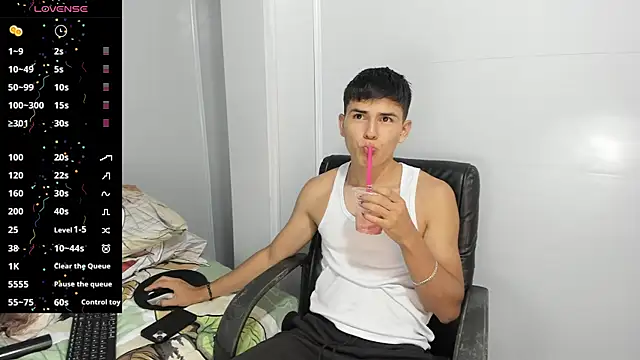 Snapshot of Jacobb_Lee chatting on February 14, 9:21 pm Jacobb Lee online show from February 14, 9:21 pm