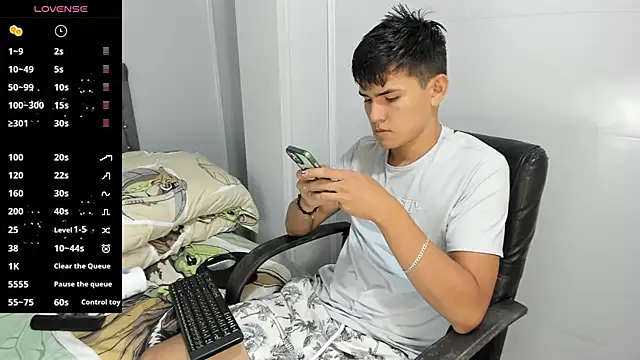 Snapshot of Jacobb_Lee chatting on February 19, 8:20 pm Jacobb Lee online show from February 19, 8:20 pm