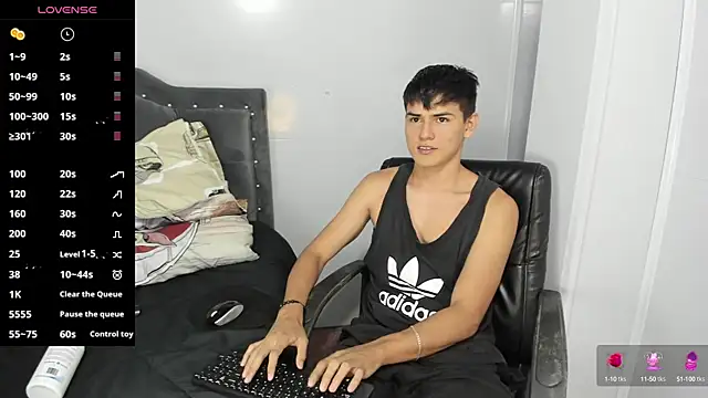 Snapshot of Jacobb_Lee chatting on March 4, 8:27 pm Jacobb Lee online show from March 4, 8:27 pm