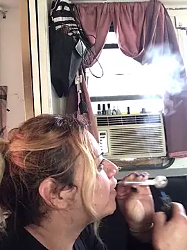 Snapshot of allissonw13 chatting on January 4, 11:17 pm allissonw13 online show from January 4, 11:17 pm