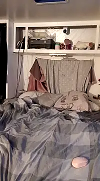 Snapshot of allissonw13 chatting on January 31, 5:51 am allissonw13 online show from January 31, 5:51 am