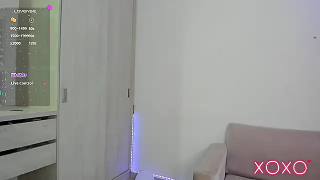 Snapshot of Lilacutte_ chatting on January 15, 11:37 am Lilacutte online show from January 15, 11:37 am