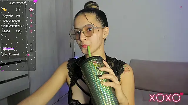 Snapshot of Lilacutte_ chatting on February 7, 1:42 am Lilacutte online show from February 7, 1:42 am