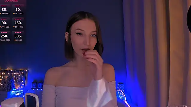 ellaamber online show from January 13, 9:31 pm