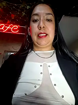 Snapshot of Bella_keny chatting on December 17, 10:32 pm Bella keny online show from December 17, 10:32 pm