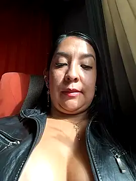 Snapshot of Bella_keny chatting on December 23, 8:36 pm Bella keny online show from December 23, 8:36 pm