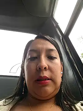 Snapshot of Bella_keny chatting on February 6, 2:15 pm Bella keny online show from February 6, 2:15 pm