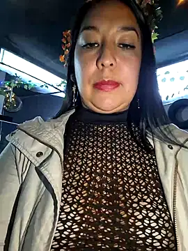 Snapshot of Bella_keny chatting on February 6, 10:43 pm Bella keny online show from February 6, 10:43 pm