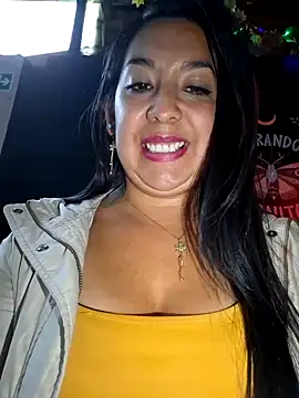 Snapshot of Bella_keny chatting on February 11, 10:39 pm Bella keny online show from February 11, 10:39 pm