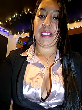 Snapshot of Bella_keny chatting on February 12, 11:41 pm Bella keny online show from February 12, 11:41 pm