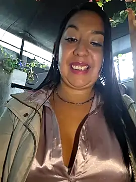 Snapshot of Bella_keny chatting on February 15, 10:21 pm Bella keny online show from February 15, 10:21 pm