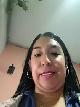 Snapshot of Bella_keny chatting on March 23, 12:26 am Bella keny online show from March 23, 12:26 am