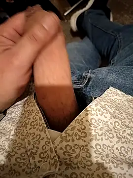 Snapshot of A_man_in_public chatting on October 23, 11:31 am A man in public online show from October 23, 11:31 am